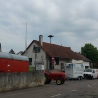 -88257876659346332530.0.jpg (16 KiB) 6044 mal betrachtet E57 auf dem Dach des Feuerwehrgerätehauses.