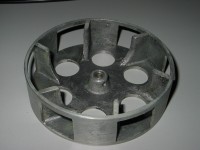 Vom Lack befreiter Rotor EMB 1011