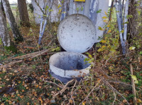 Geöffneter Einstieg des Maschinenbunkers.