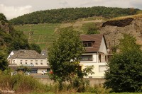 So schauts aus auf dem Mayschoßer &quot;Dorfplatz&quot; mit dem rustikalen Heueler drüber.