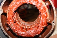 der Blick von unten in den Stator