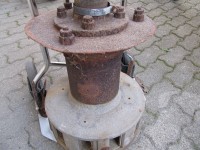 Auf der Sackkarre in die Hofeinfahrt gefahren.