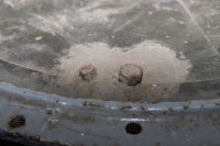 Schrauben als Auswuchtgewichte, im Stator links Original-Gewindebohrung, Mitte rechts für E57-Dach
