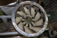 Rotorunterseite mit Farbresten