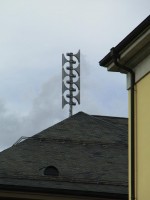 Das dürfte die Ablösung sein. Ich würde die als eine Sonnenburg SES 1200 identifizieren.
