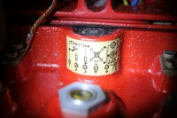 links ist die Melderschaltung (mit Prüfstecker?), rechts die 220V-Glimmlampenschaltung